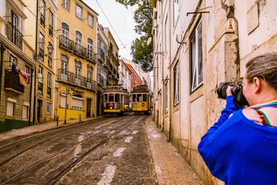 Alfama photo walk experience with a local photographer in Lisbon