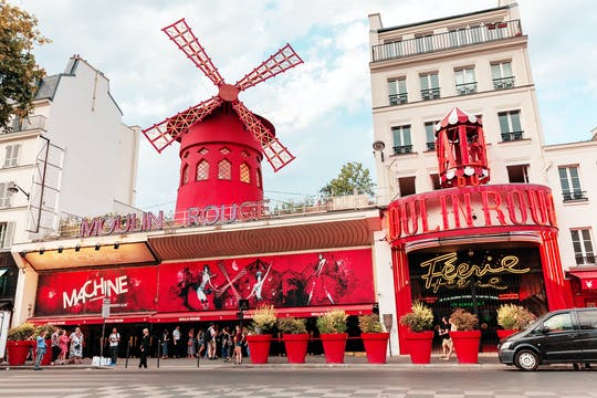Cena en la Torre Eiffel, crucero y espectáculo en el Moulin Rouge