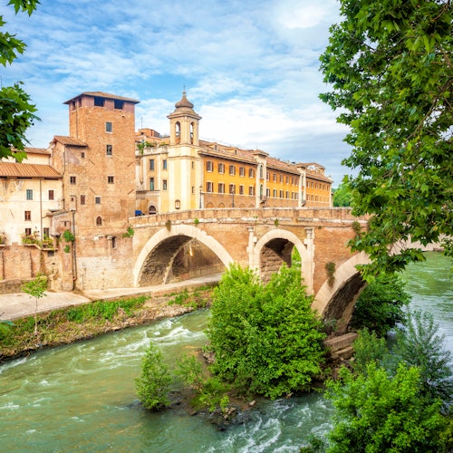 Trastevere, Trevi Fountain & Tiber Island Rome: Guided Tour, Cruise + Tasting