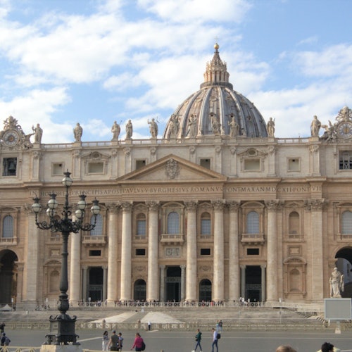 St. Peter's Basilica: Guided Tour + Vatican Grottoes Access