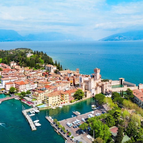 Verona, Sirmione & Lake Garda with Private Boat Cruise from Milan