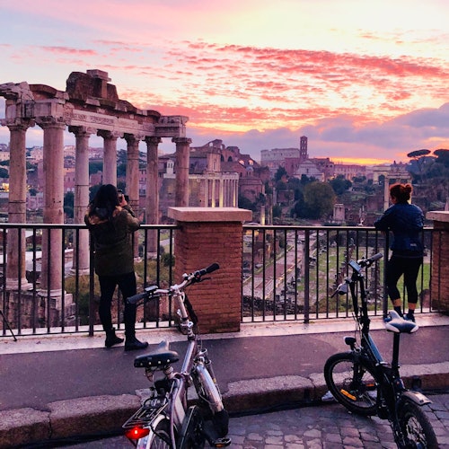 Roma: Excursión en E-Bike al Amanecer + Desayuno Italiano