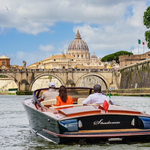 Roma: Paseo en barco privado por el Tíber