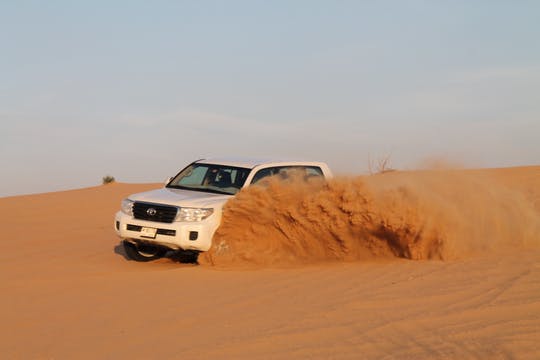 Safari por el desierto con sandboard y cena desde Dubai