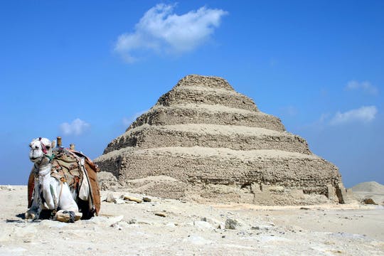 Día completo para descubrir la pirámide escalonada de Saqqara, el Serapium y la tumba de Mereruka