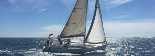 Crucero privado exclusivo en velero con barra libre y aperitivos