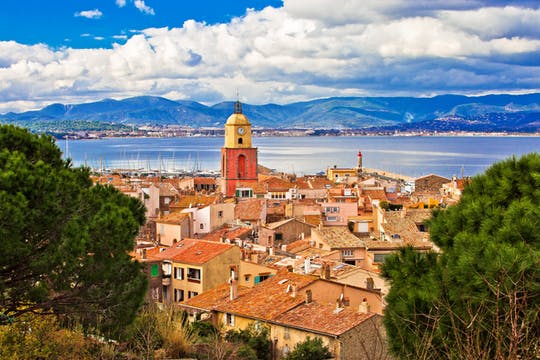 Tour privado de Saint-Tropez y Port Grimaud desde Niza