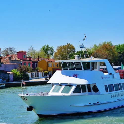 Murano & Burano: Boat Tour from Punta Sabbioni + Glass-blowing Demonstration
