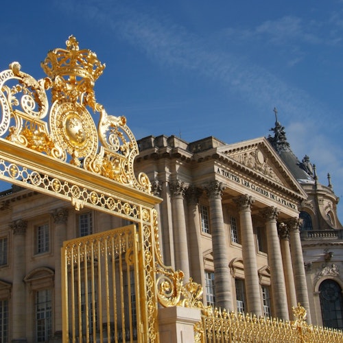 Palace of Versailles: Gardens & Trianon Estate + Guided Tour + Transport