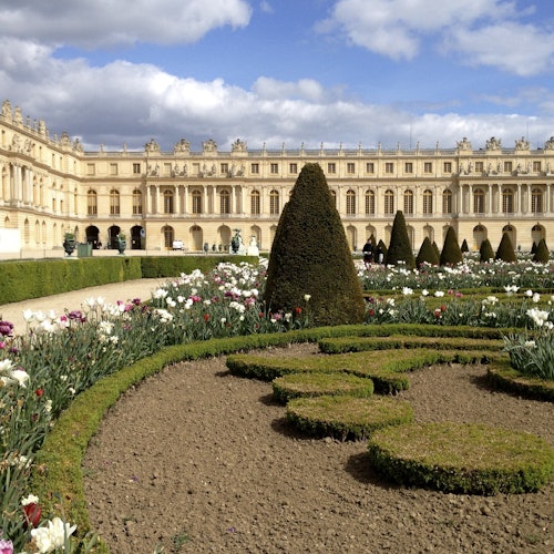Palace of Versailles & Gardens: Guided Tour + Transport