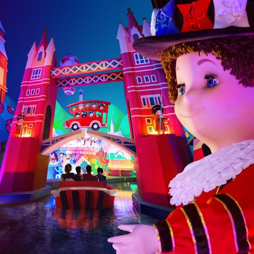 Ticket + Shuttle Transport from Paris to Disneyland® Paris