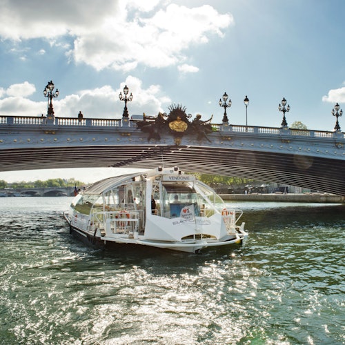 Batobus París: Barco turístico fluvial