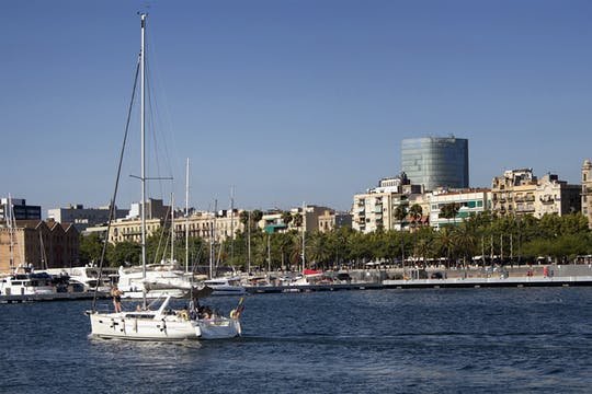 Catamaran cruise with live music and vermouth in Barcelona