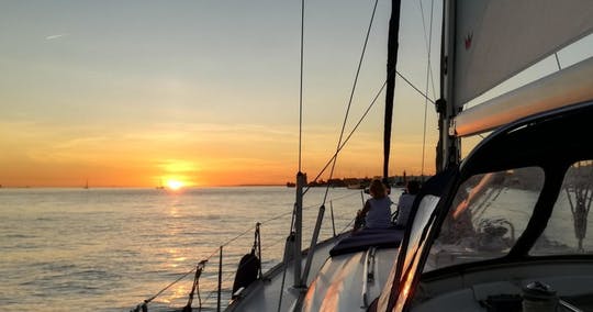 2-hour sunset sailing tour in Lisbon