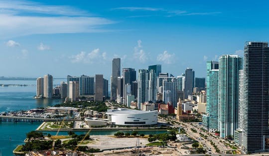 Miami bus and boat tour combo with free bike rental in South Beach