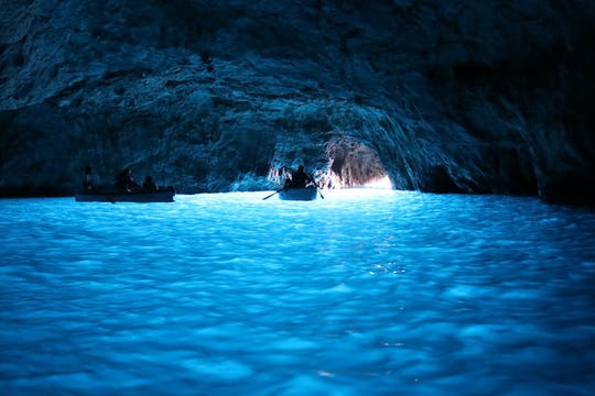 Excursión en barco por Sorrento y Capri con baño y snorkel