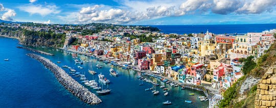 Paseo en barco por Ischia y Procida desde Sorrento