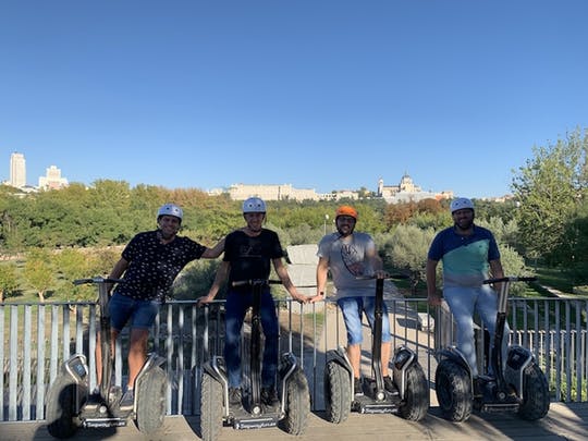 Tour privado en Segway de 90 minutos por el Madrid histórico o el Parque del Retiro