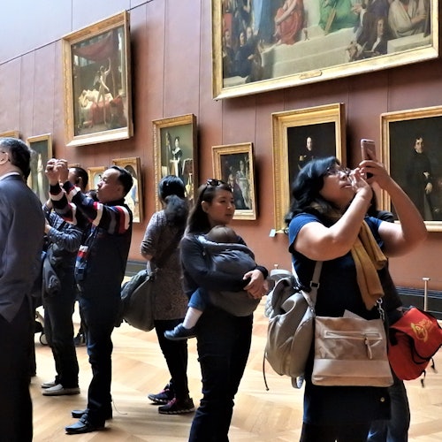 Louvre Museum: Dedicated Entry + Small Group Guided Tour