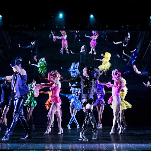 Paradis Latin: Evening Cabaret Dinner and Show