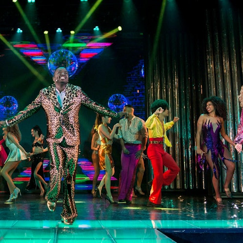 Paradis Latin: VIP Evening Cabaret Dinner and Show