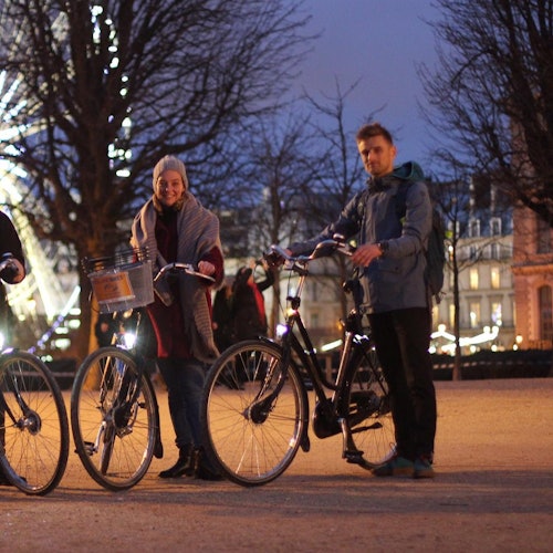 Paris: Guided Night Bike Tour