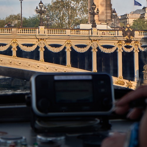 Río Sena: Paseo en barco con cena francesa de 3 platos de "Paris en Scène"