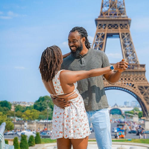 París: Sesión de fotos profesional en la Torre Eiffel - 1 Hora