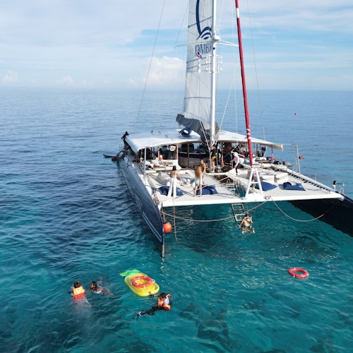 Racha e Isla Coral: Paseo en barco Ombre desde Phuket + Comida y Cena
