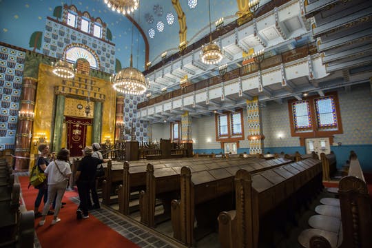 Jewish cuisine and cultural walk in Budapest