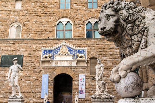 Accademia Gallery guided tour with 24 or 48-hour hop-on hop-off bus tickets