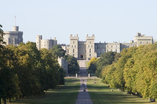 Windsor Castle, Stonehenge and Bath with lunch in a 14th-century pub