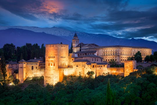 Visita Alhambra de noche con Palacios Nazaríes