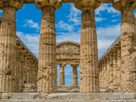 2-hour guided tour in Paestum