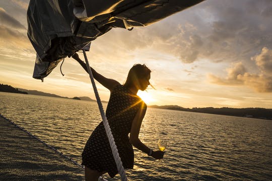 Crucero nocturno por la Riviera de Atenas con bebidas incluidas
