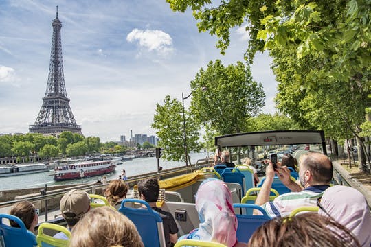 Recorrido turístico de París con paradas libres en Tootbus