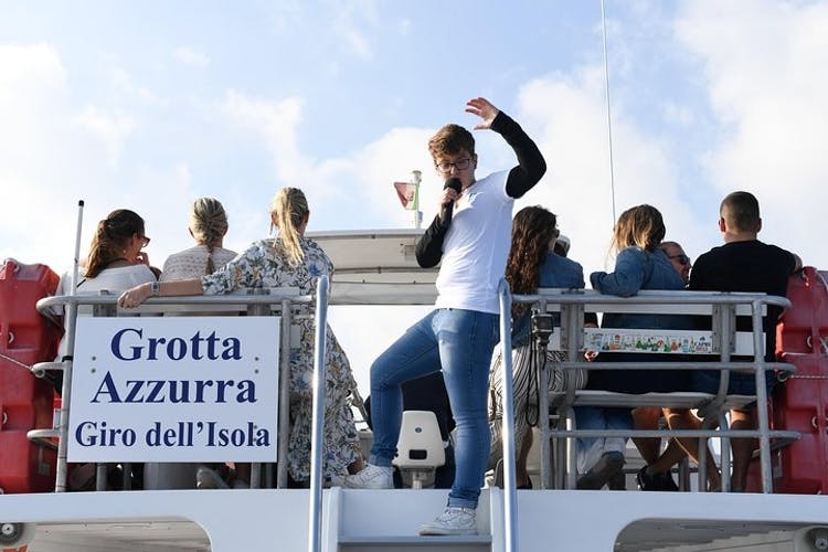 Paseo en barco por Capri desde Sorrento con recogida opcional