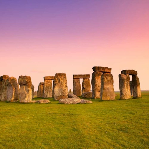 Stonehenge & Bath: Guided Day Trip from London