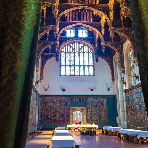 Hampton Court Palace: Entry + Roundtrip Transfer from London