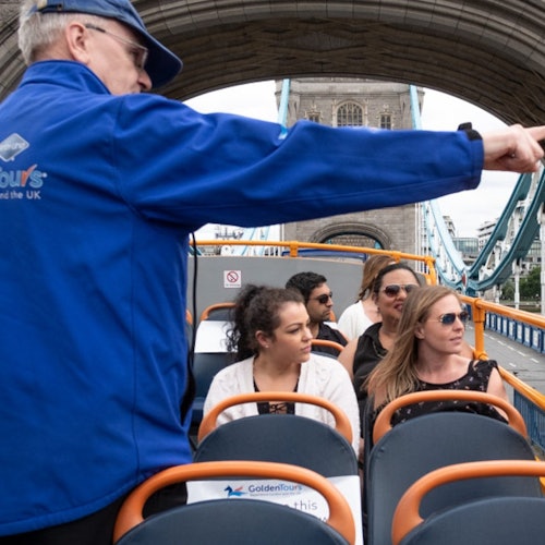 London: Hop-on Hop-off Bus Tour + Audio Guide