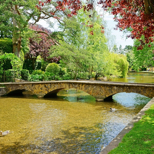 Cotswolds: Guided Day Tour from London + Lunch