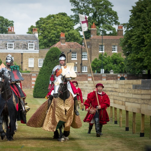 Hampton Court Palace, Gardens & Maze: Entry Ticket