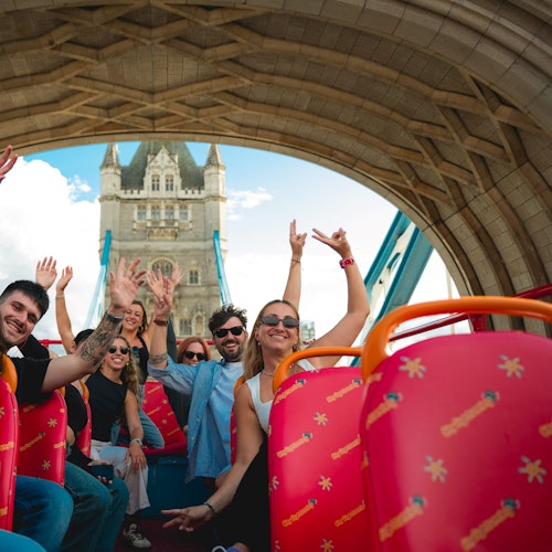 London: Roundtrip Uber Boat & 1-Day Hop-on Hop-off Bus Pass