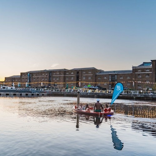 London: Hot Tub Boat Guided Historical Docklands Cruise