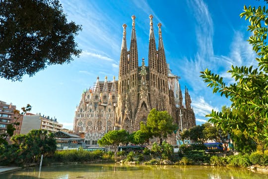 Entradas al Parque Güell y Sagrada Familia con acceso a la torre y traslado