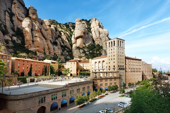 Tour combinado: Barcelona y Montserrat con tren cremallera