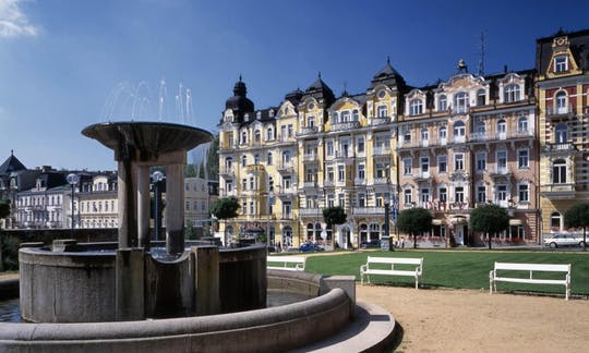 Excursión de un día a Karlovy Vary y Marianske Spa desde Praga
