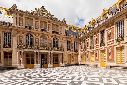Palacio de Versalles y el Trianón con transporte desde París