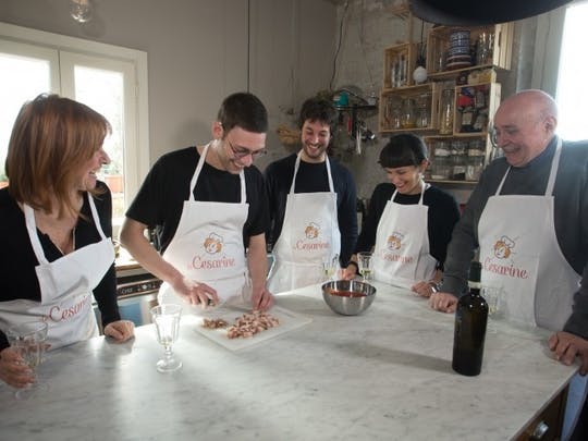 Market tour, cooking class and lunch or dinner at a Cesarina's home in Rome