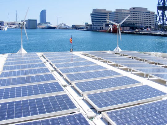 Tour en ecocatamarán por Barcelona